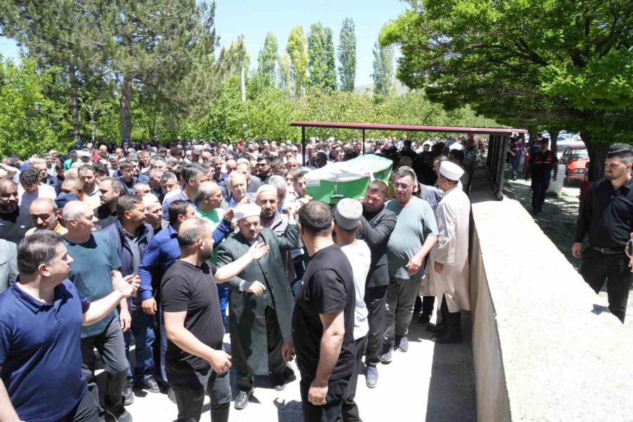 Selde Hayatını Kaybeden Kadın Son Yolculuğuna Uğurlandı