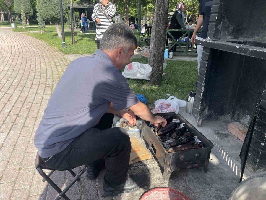 Hafta Sonunda Ekranlar Kapandı, Parklar Doldu