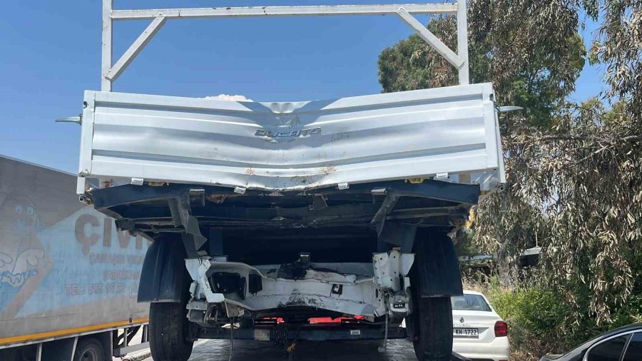 Alanya’da Kamyonet İle Çarpışan Motosikletin Genç Sürücü Hayatını Kaybetti