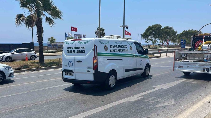 Alanya’da Kamyonet İle Çarpışan Motosikletin Genç Sürücü Hayatını Kaybetti