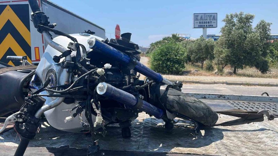 Alanya’da Kamyonet İle Çarpışan Motosikletin Genç Sürücü Hayatını Kaybetti