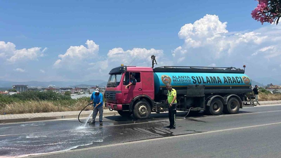 Alanya’da Kamyonet İle Çarpışan Motosikletin Genç Sürücü Hayatını Kaybetti