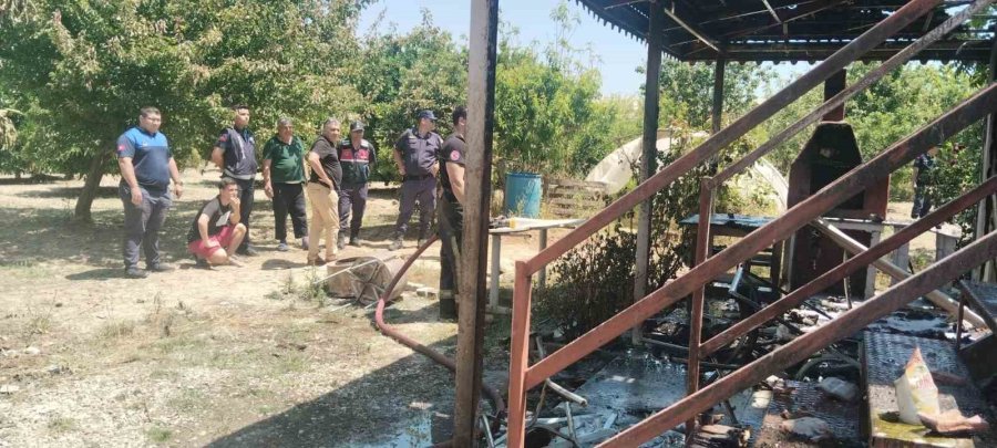 Tarladaki Evde Çıkan Yangın İtfaiye Ekiplerince Söndürüldü