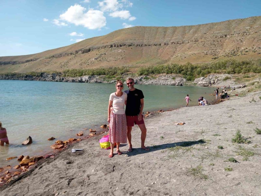 Hollandalı Aile Meke Gölü Ve Acıgöl’e Hayran Kaldı