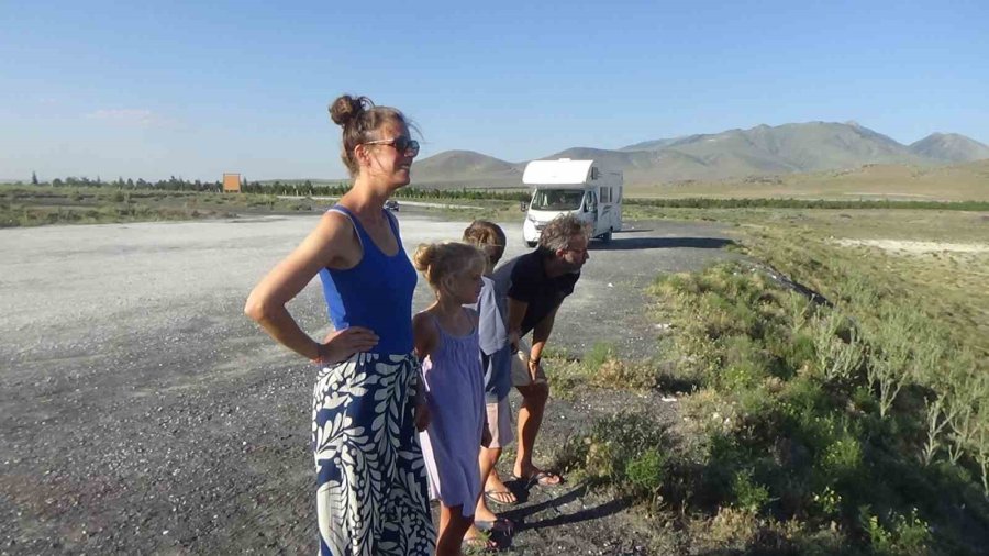 Hollandalı Aile Meke Gölü Ve Acıgöl’e Hayran Kaldı