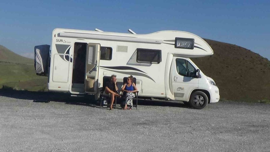 Hollandalı Aile Meke Gölü Ve Acıgöl’e Hayran Kaldı