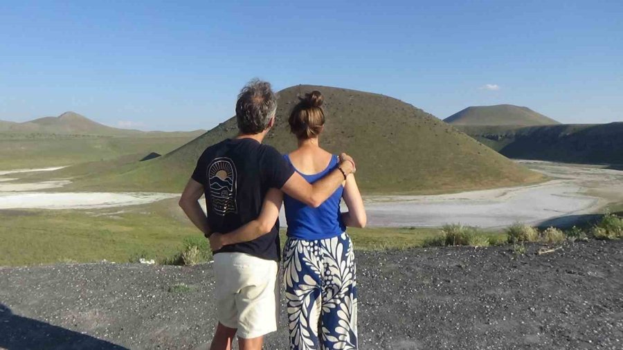 Hollandalı Aile Meke Gölü Ve Acıgöl’e Hayran Kaldı