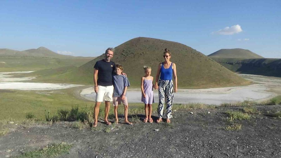 Hollandalı Aile Meke Gölü Ve Acıgöl’e Hayran Kaldı
