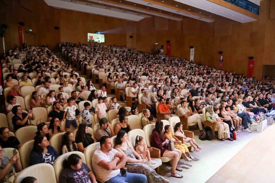 Manavgat’ta "alis Harikalar Diyarında" Müzikali Sahnelendi