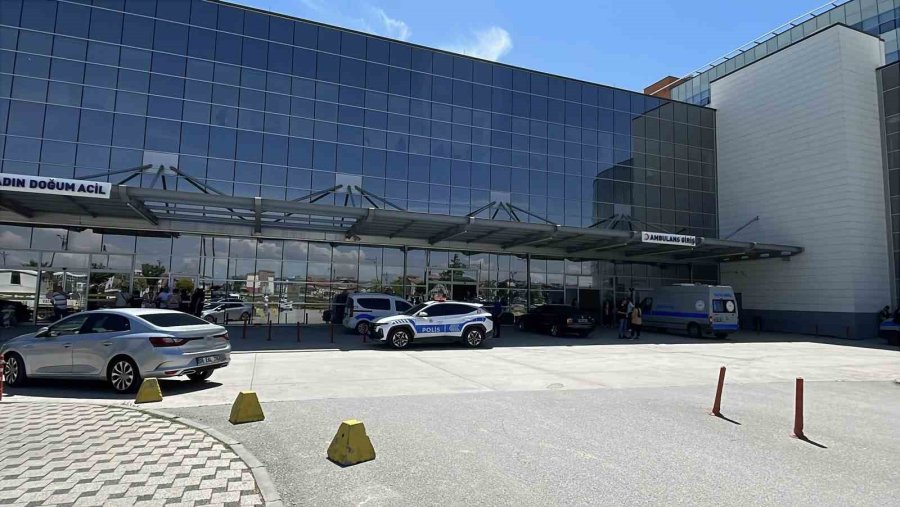 Boşanma Aşamasındaki Kocasının Ağır Yaraladığı Kadının Tedavisi Sürüyor