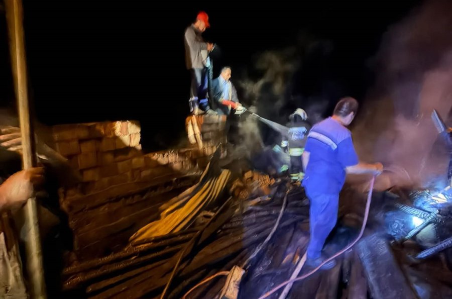 Konya’da Depo Olarak Kullanılan Alanda Çıkan Yangın Korkuttu