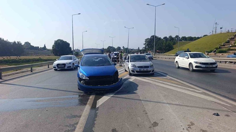 Otomobil İle Motosiklet Çarpıştı:2 Kişi Yaralandı