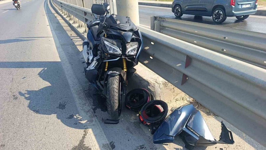 Otomobil İle Motosiklet Çarpıştı:2 Kişi Yaralandı