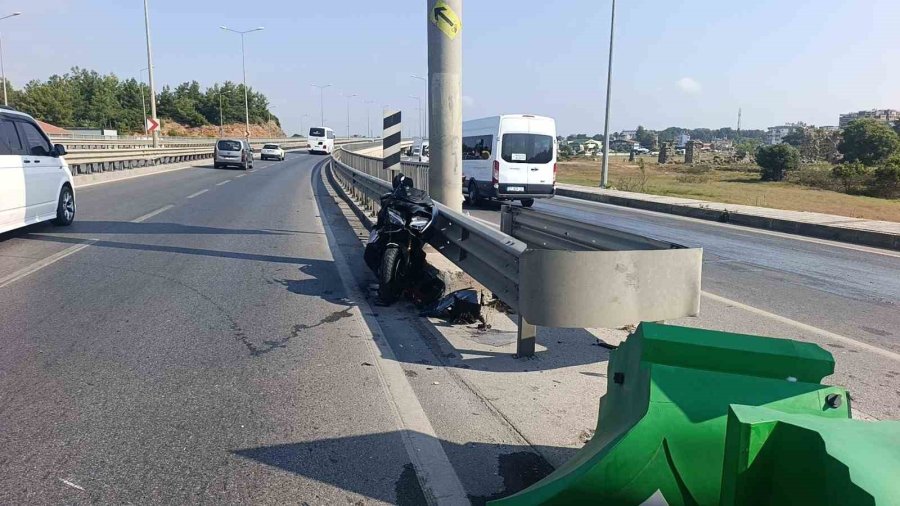 Otomobil İle Motosiklet Çarpıştı:2 Kişi Yaralandı