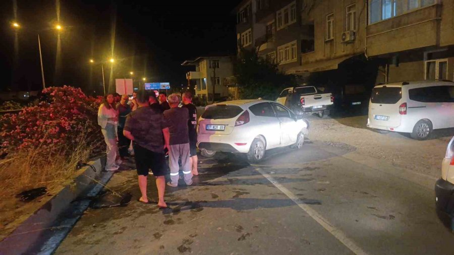 İki Araçla Çarpışan Otomobilden Burnu Kanamadan Çıktı