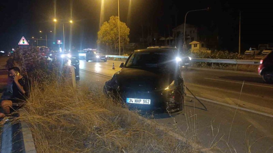 İki Araçla Çarpışan Otomobilden Burnu Kanamadan Çıktı