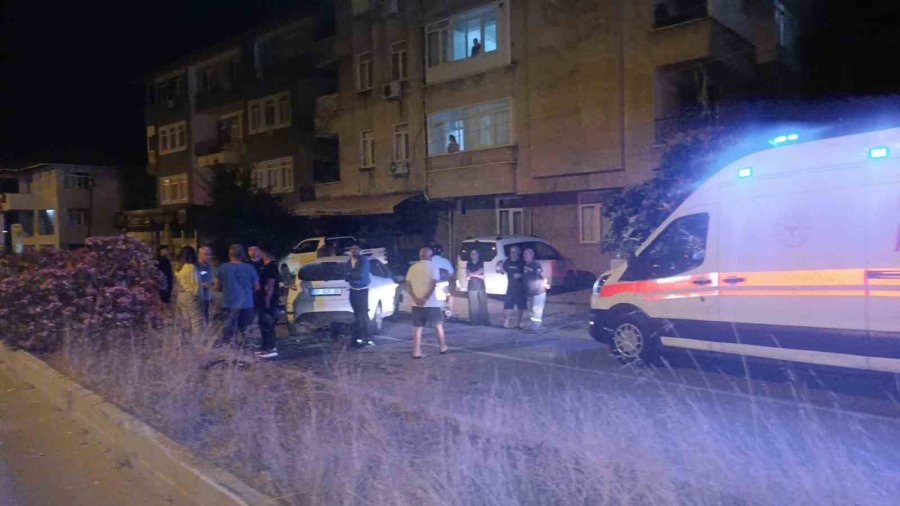 İki Araçla Çarpışan Otomobilden Burnu Kanamadan Çıktı