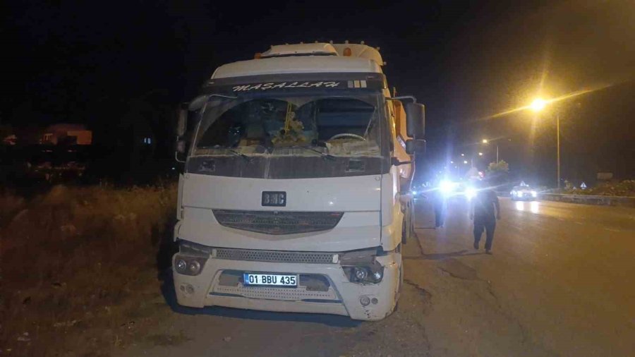 İki Araçla Çarpışan Otomobilden Burnu Kanamadan Çıktı