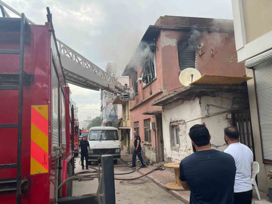 İki Katlı Müstakil Evde Çıkan Yangın Korkuttu
