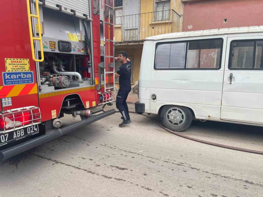 İki Katlı Müstakil Evde Çıkan Yangın Korkuttu