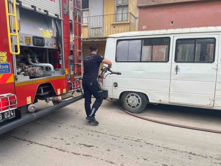 İki Katlı Müstakil Evde Çıkan Yangın Korkuttu