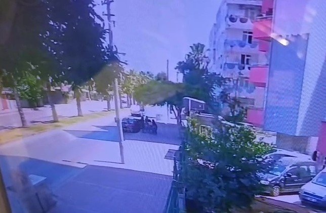 Genç Kadını Çocuğunun Yanında Hem Dövdüler Hem De Videoya Çektiler