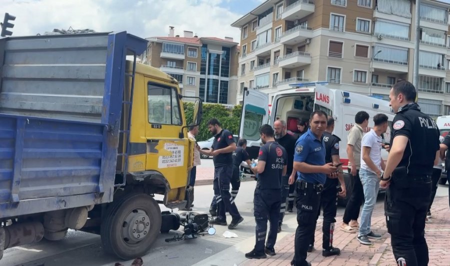 Kamyonetin Altında Kalan Elektrikli Bisiklette Can Pazarı: 3’ü Çocuk 4 Yaralı