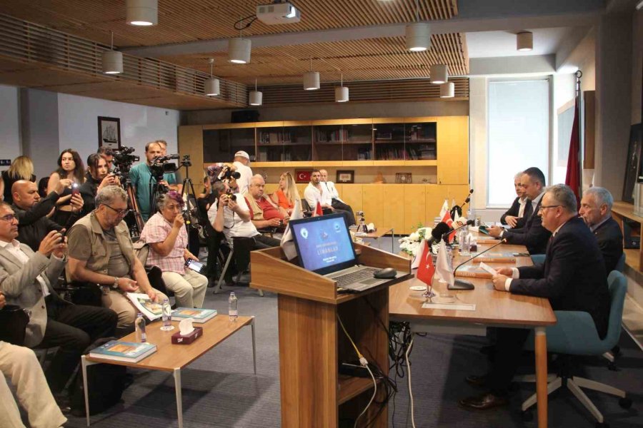 Mersin’de ‘antik Dünyanın Kalbi Limanlar’ Kitabı Tanıtıldı
