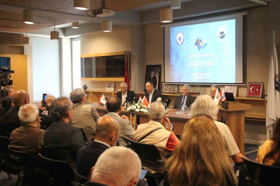 Mersin’de ‘antik Dünyanın Kalbi Limanlar’ Kitabı Tanıtıldı