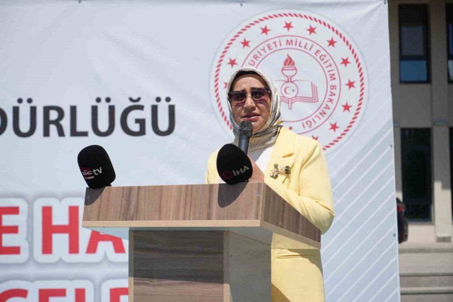 Kursiyerler El Emeği Ürünlerini Sergiledi