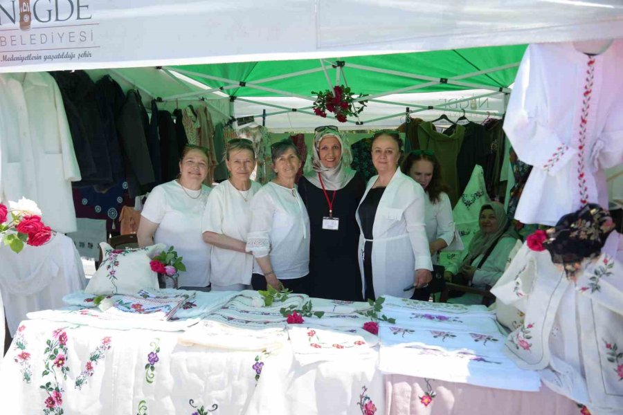 Kursiyerler El Emeği Ürünlerini Sergiledi
