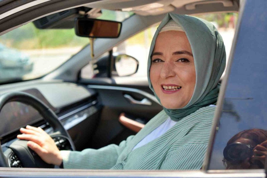 Antalya Trafiğinde Kornalar, Kanseri Yenen Kadın İçin Çaldı