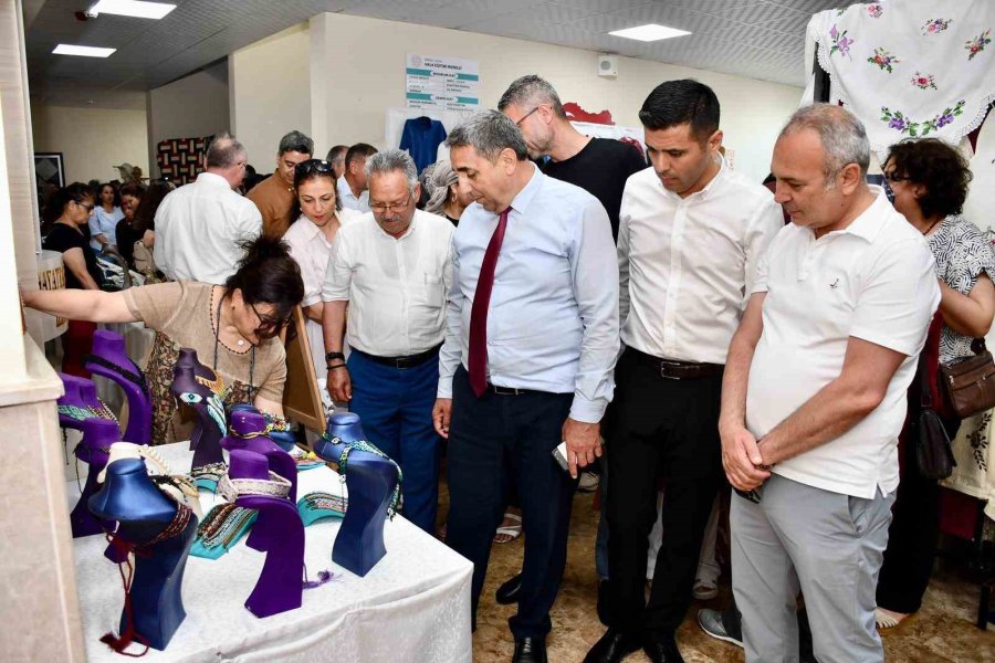 Silifke Halk Eğitimi Merkezi Sergisi Açıldı