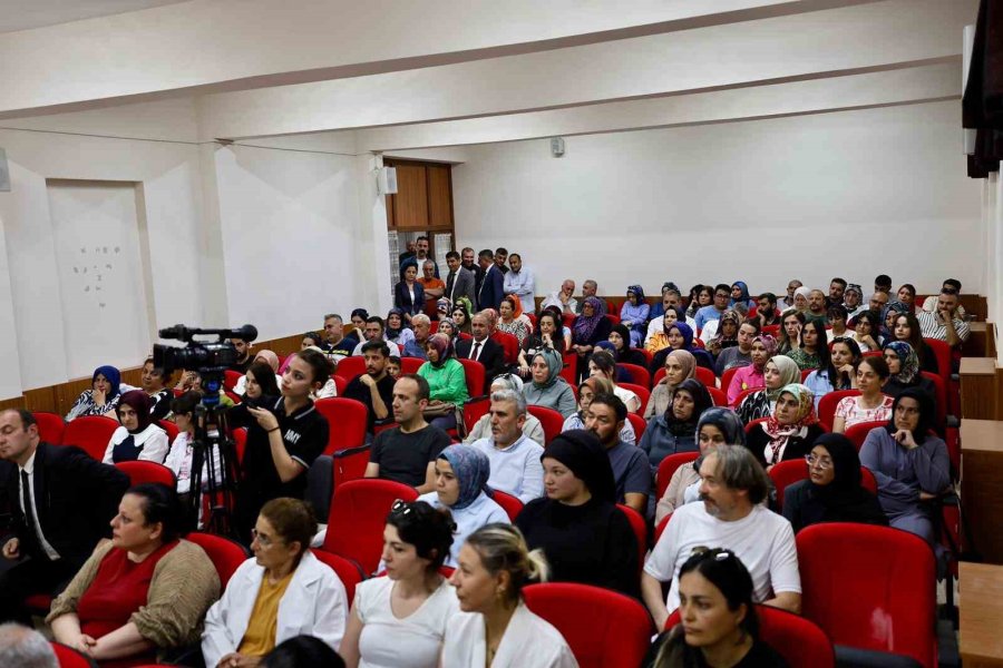 Aksaray’da Okullarda Velilere Narkotik Farkındalık Eğitimi Veriliyor