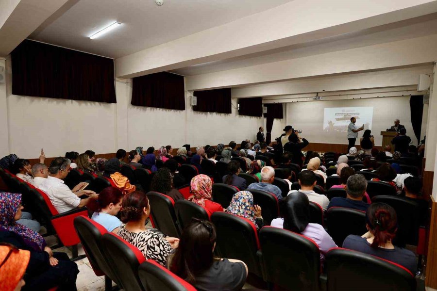 Aksaray’da Okullarda Velilere Narkotik Farkındalık Eğitimi Veriliyor