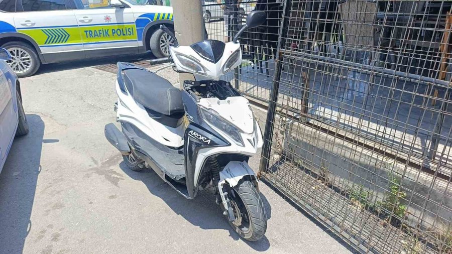 Manavgat’ta Motosiklet İle Otomobil Çarpıştı: 1 Yaralı