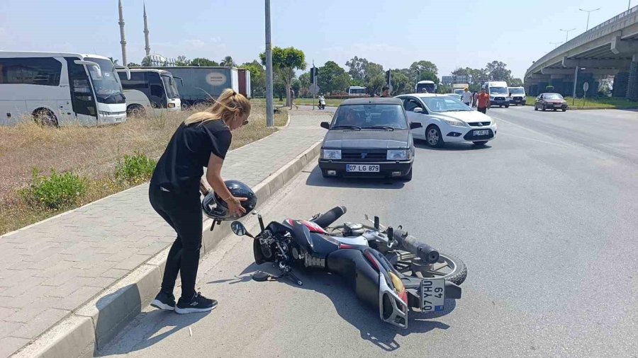 Yağ Dökülen Yolda Kayarak 50 Metre Sürüklenen Motosikletli Yaralandı