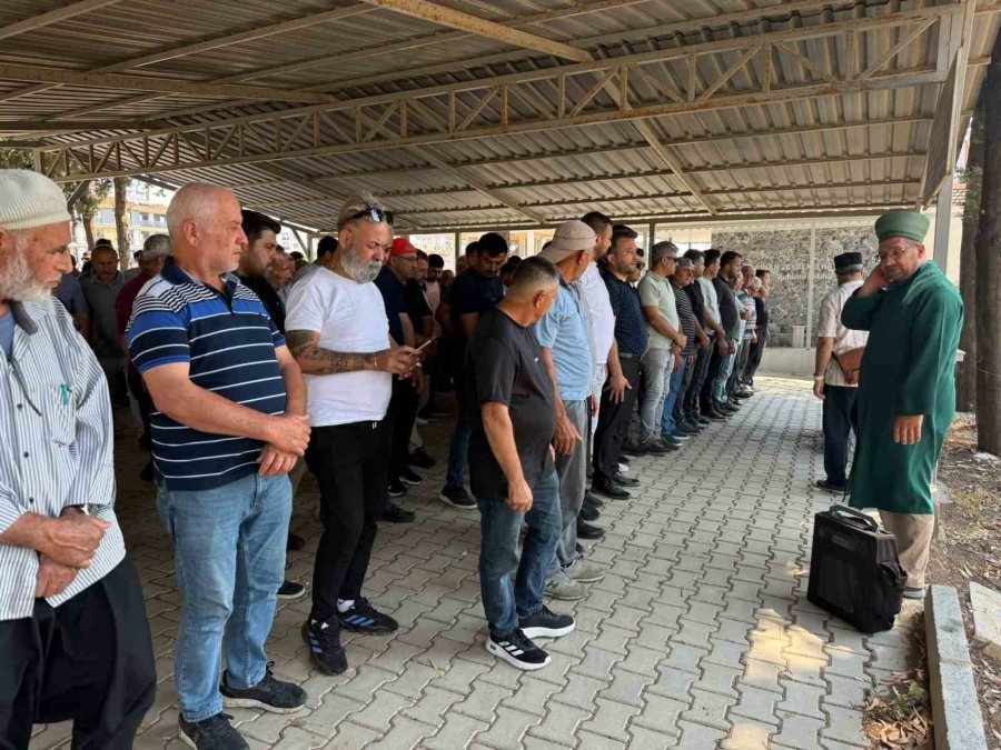 Okula Götürdüğü 16 Yaşındaki Kızını Kazada Kaybetmişti: Acısına Dayanamayıp Vefat Etti
