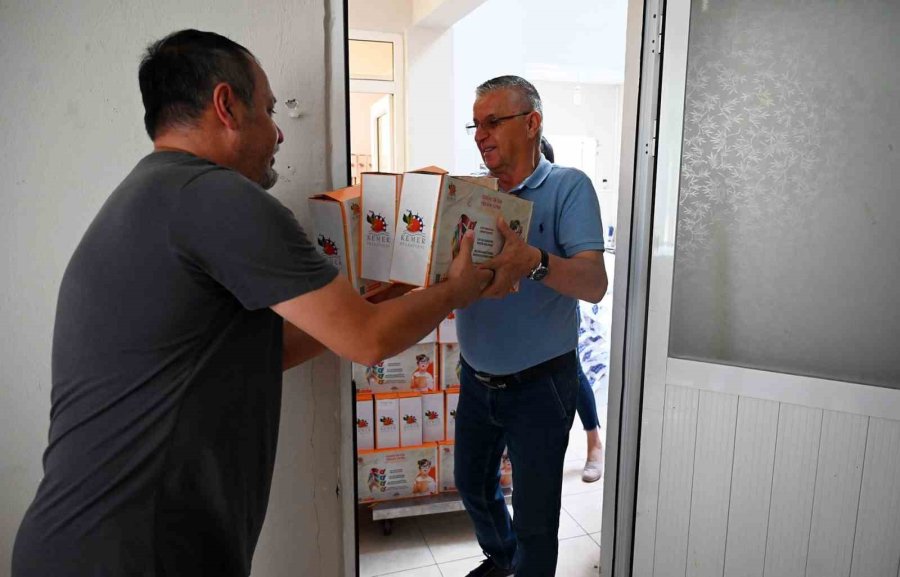 Öğrencilerin Yeni Sezonda Kırtasiye Malzemeleri Kemer Belediyesi’nden