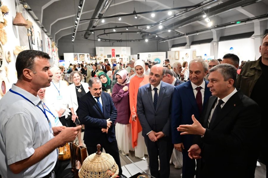 Hayat Boyu Öğrenme Haftası Sergisi Dokumapark’ta Açıldı