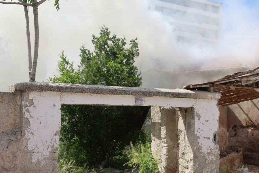 Konya’da Müstakil Evde Yangın Paniği