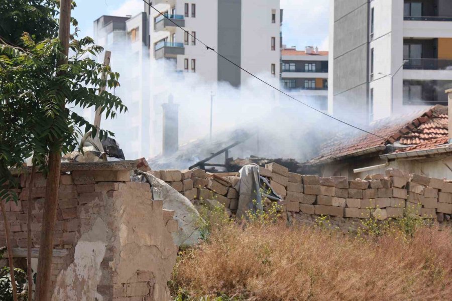 Konya’da Müstakil Evde Yangın Paniği