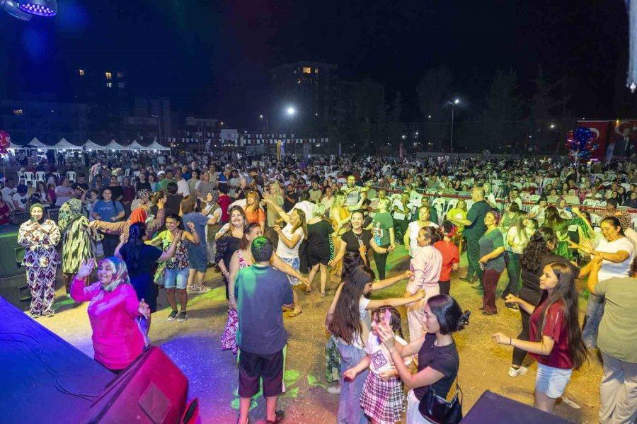 Mersin’de 7. Örtüaltı Üzüm Festivali Coşkusu