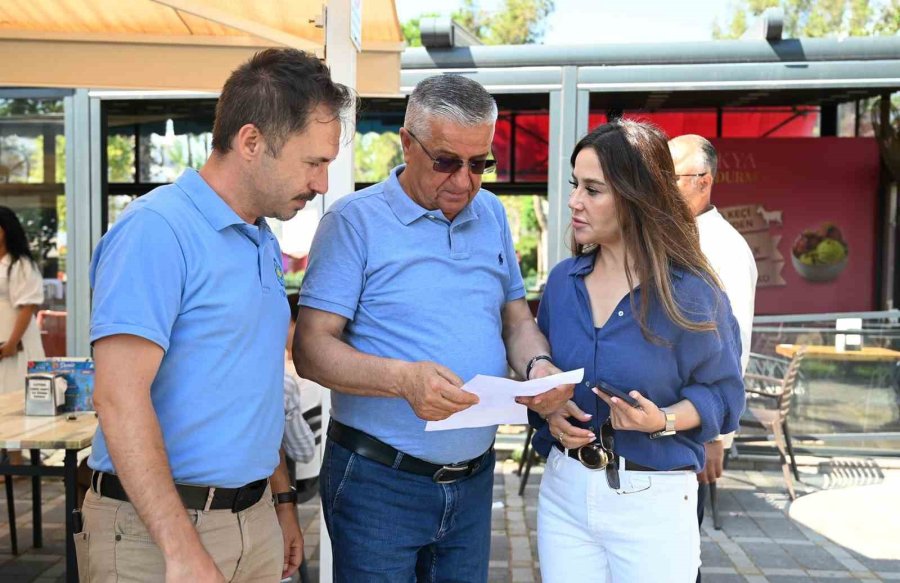 Kemer Belediyesi Halk Plajı’nda Mavi Bayrak Göndere Çekildi