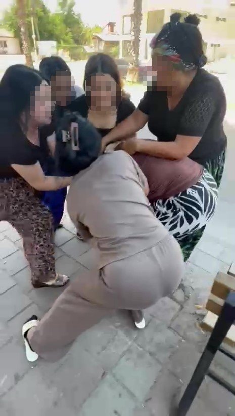Sokak Ortasında 6 Kadının Saldırısına Uğramıştı, Genç Kadın O Anları Anlattı