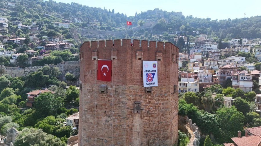 Alanya’da Jak Ekiplerinden Alanya Kızılkule’de Nefes Kesen Gösteri