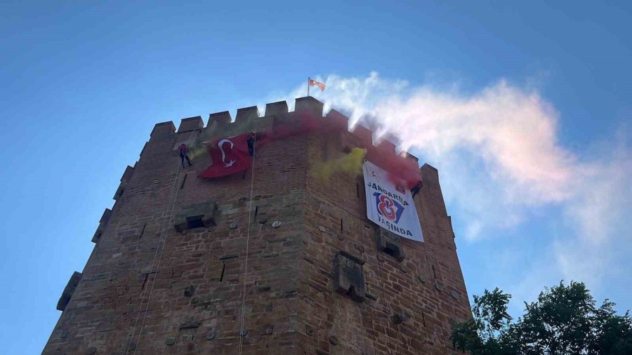 Alanya’da Jak Ekiplerinden Alanya Kızılkule’de Nefes Kesen Gösteri