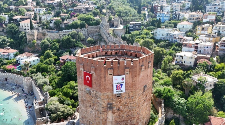 Alanya’da Jak Ekiplerinden Alanya Kızılkule’de Nefes Kesen Gösteri