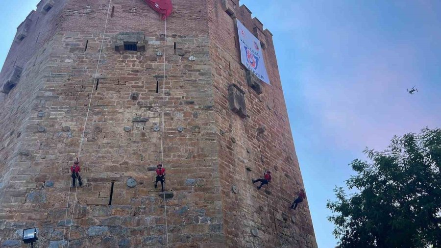 Alanya’da Jak Ekiplerinden Alanya Kızılkule’de Nefes Kesen Gösteri