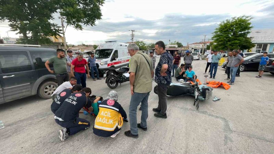 Karaman’da Motosikletler Çarpıştı: 2 Yaralı